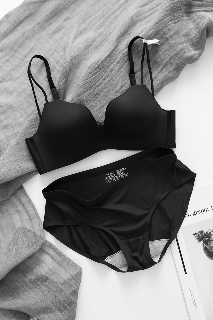 Hígado caliente japonés empuja hacia arriba engrosado sin costuras de una pieza sujetador inalámbrico pecho plano pecho pequeño traje de ropa interior grande