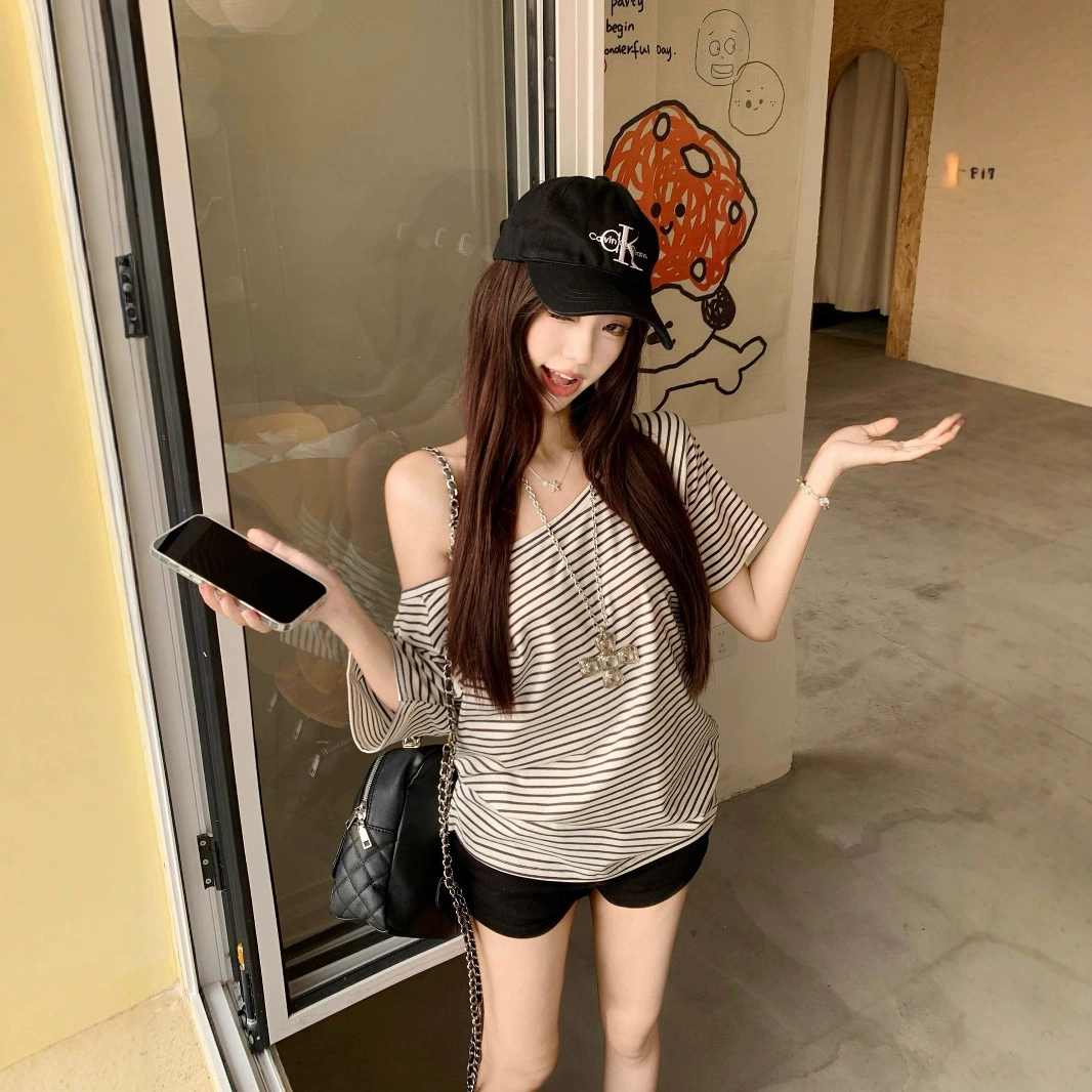 Женская полосатая футболка с короткими рукавами и открытыми плечами Sweet Spicy Girl, новинка лета 2025, универсальный свободный повседневный топ, тренд