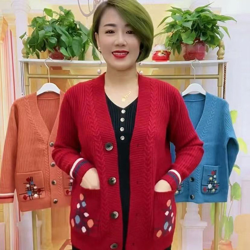 Fashionable autumn and winter women's clothing new style for middle-aged and elderly mothers, knitted thick cardigan for outer wear, loose-fitting coat Fashionable autumn and winter women's clothing new style for middle-aged and elderly mothers, knitted thick cardigan for outer wear, loose-fitting coat