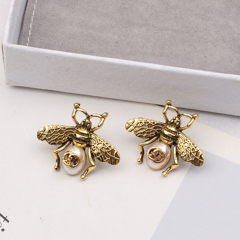 retro fashionable earrings pearl