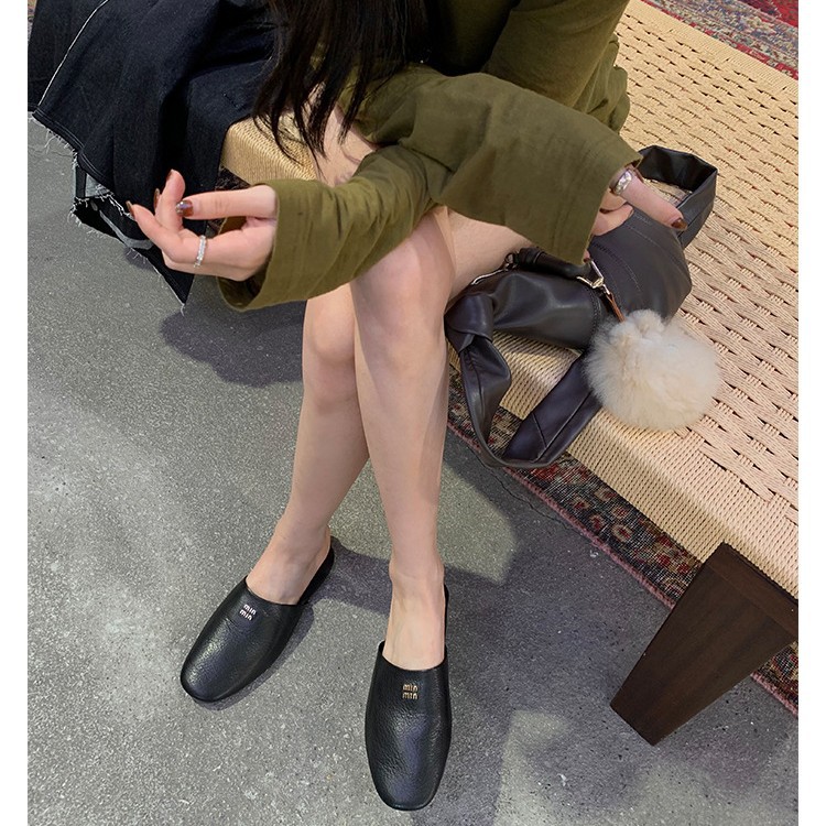 Versión de piel de oveja~Elegantes pantuflas planas tipo mule con punta cerrada para mujer, sandalias de cuero genuino tipo mule.