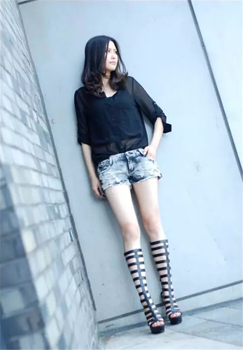 Enrolado con sandalias de verano para mujeres 2021 nuevo tacones rojos delgados temperamento de una palabra cool tacones 15CM