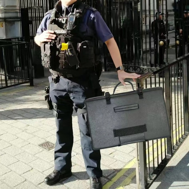 Maletín portátil para hombre personalizado, maletín a prueba de balas de negocios de piel de vaca de primera capa de cuero, maletín impermeable para hombre