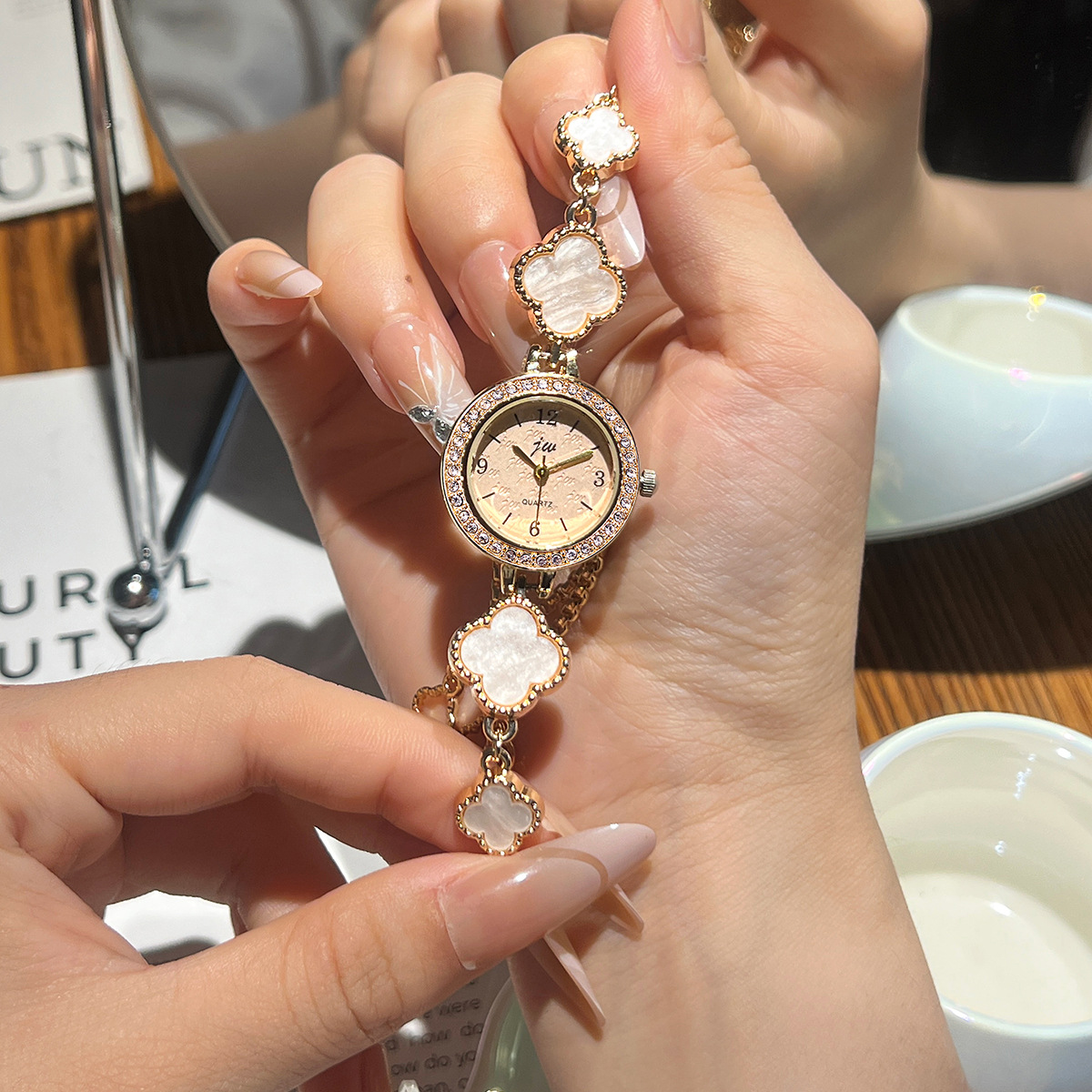 Jw Accessible Luxury Niche Elegant Diamond Flower Shaped Drawstring Freely Adjustable Bracelet Watch Female Trendy Internet Celebrity Creative Student Watch