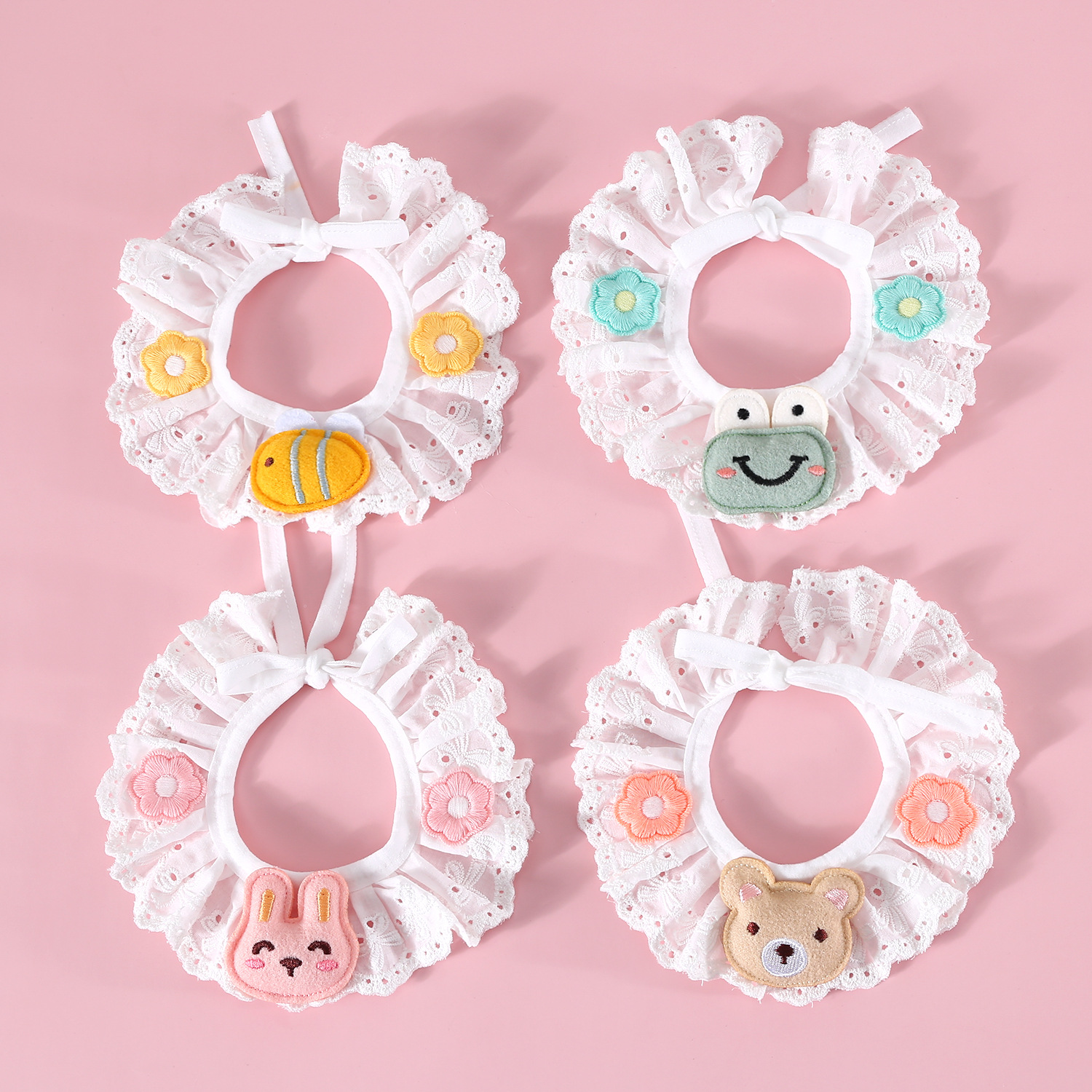 Bazoques de encaje para mascotas bordadas flores abejas ranas osos conejitos dibujos animados lindos collares de encaje gatos perros