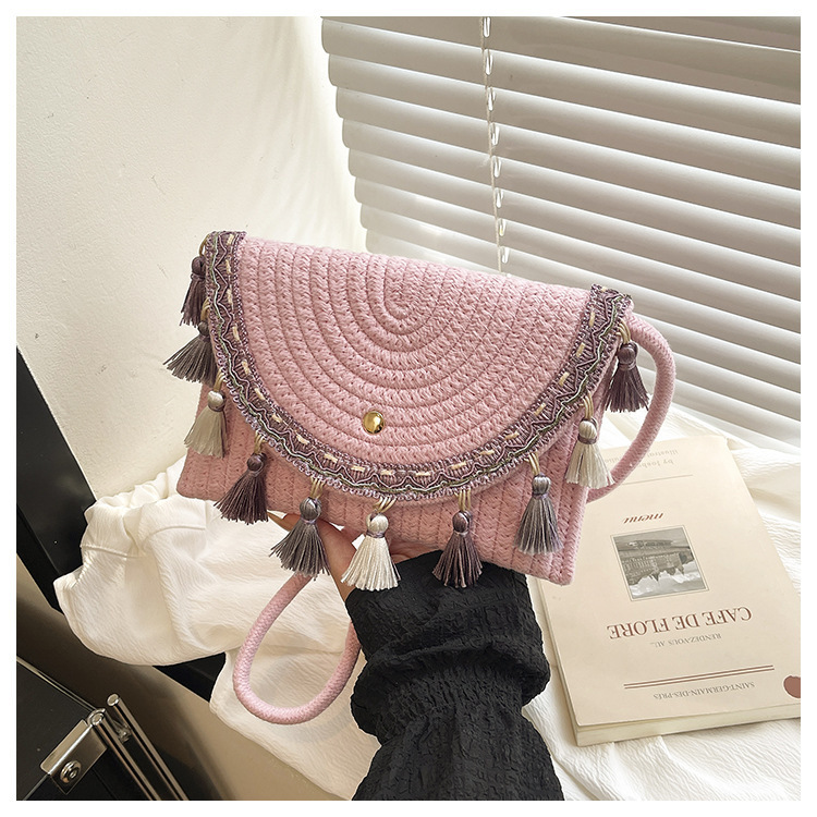 2025潮流波西米亚风草编夏季新款编织流苏信封单肩斜挎马鞍女包