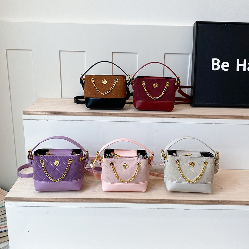 Cross-border vintage camellia-style mini handbag, featuring a delicate chain, a unique and sophisticated diamond-patterned design, and a small size, suitable for women and girls, and can be carried by hand or worn as a crossbody bag