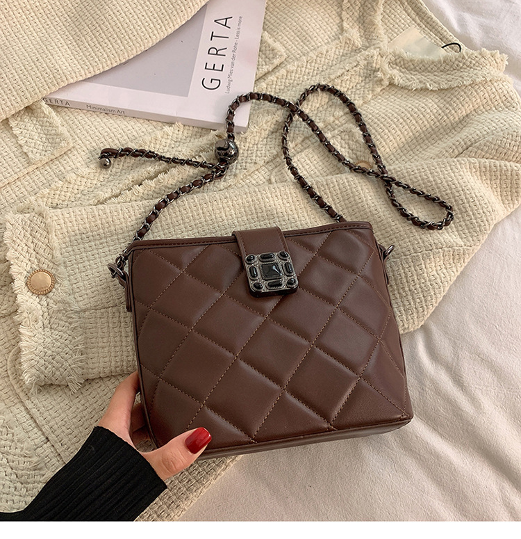 2021 Rhombic Chain Ladies One-shoulder Messenger Bucket Bag Solid Color Bag display picture 5