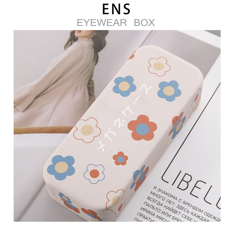 Children's Cartoon Glasses Case for Girls, Portable and Cute, Stress-Resistant Student Sunglasses Case, Japanese-Style Storage, Cherry Blossom Design