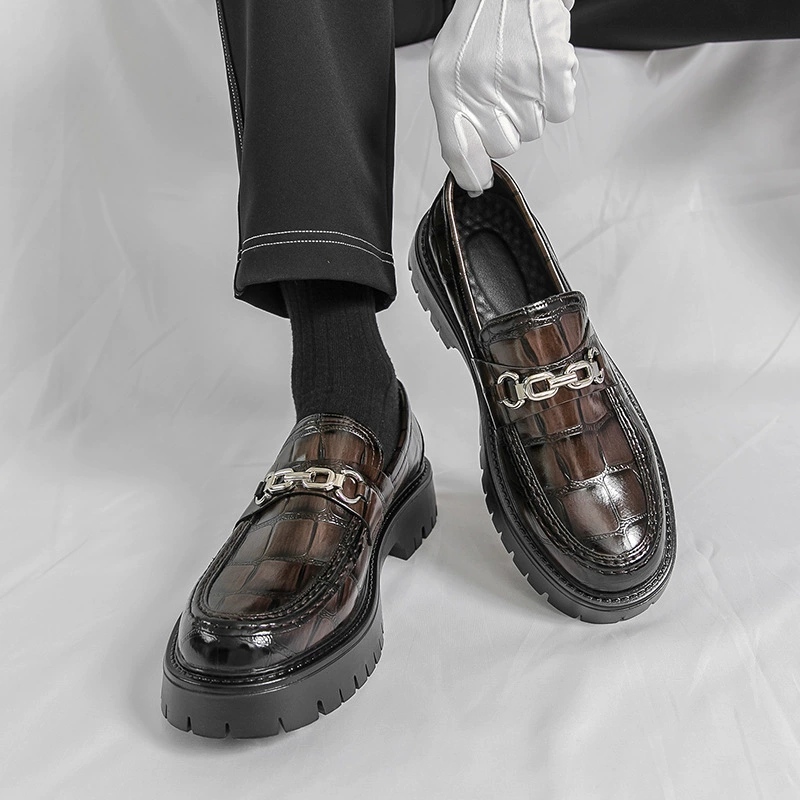 Кросс-бордерные большие размеры 2025 новые четырехсезонные кожаные туфли в британском стиле для бизнеса, модные кожаные туфли на толстой подошве для мужчин, увеличивающие рост, обувь для маленьких людей.