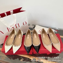 包头柳钉平底鞋2025新款夏季罗马时装尖头包头单鞋柳钉两环单鞋女