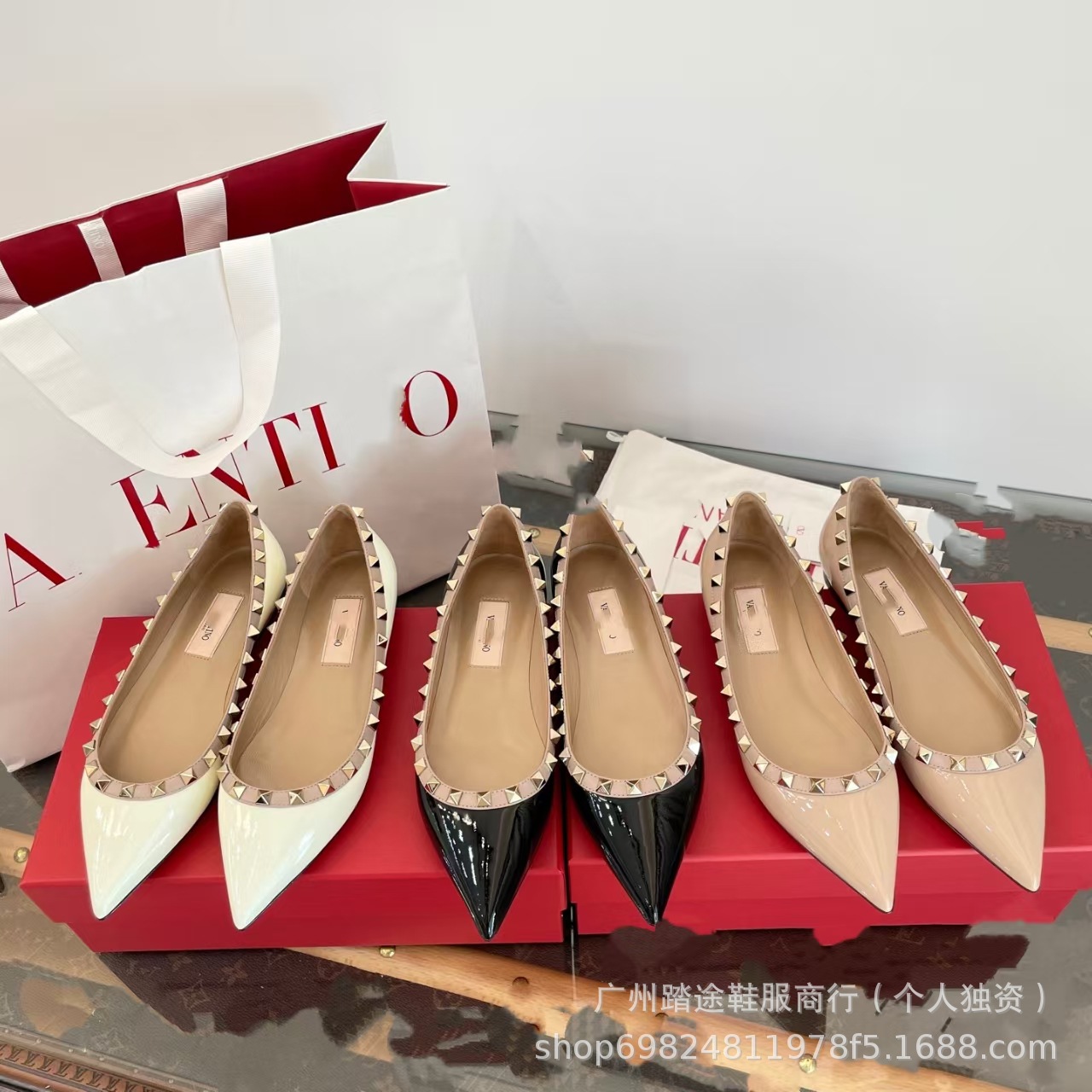 包头柳钉平底鞋2025新款夏季罗马时装尖头包头单鞋柳钉两环单鞋女