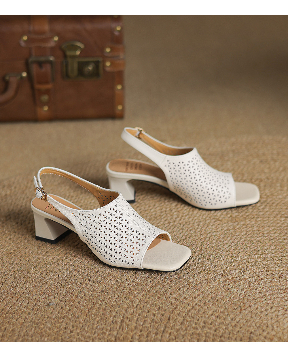 Sandal cao gót nữ hở mũi quai ngang đục lỗ da bò, gót 7 cm — Gạo trắng và cao 7 cm chi tiết 18
