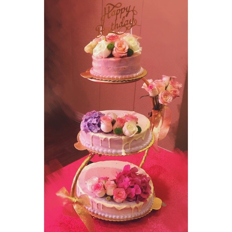 Cestas de frutas, estantes de pasteles de boda europeos, torres de pasteles de tres capas, estantes de pasteles de hierro forjado, estantes de bocadillos