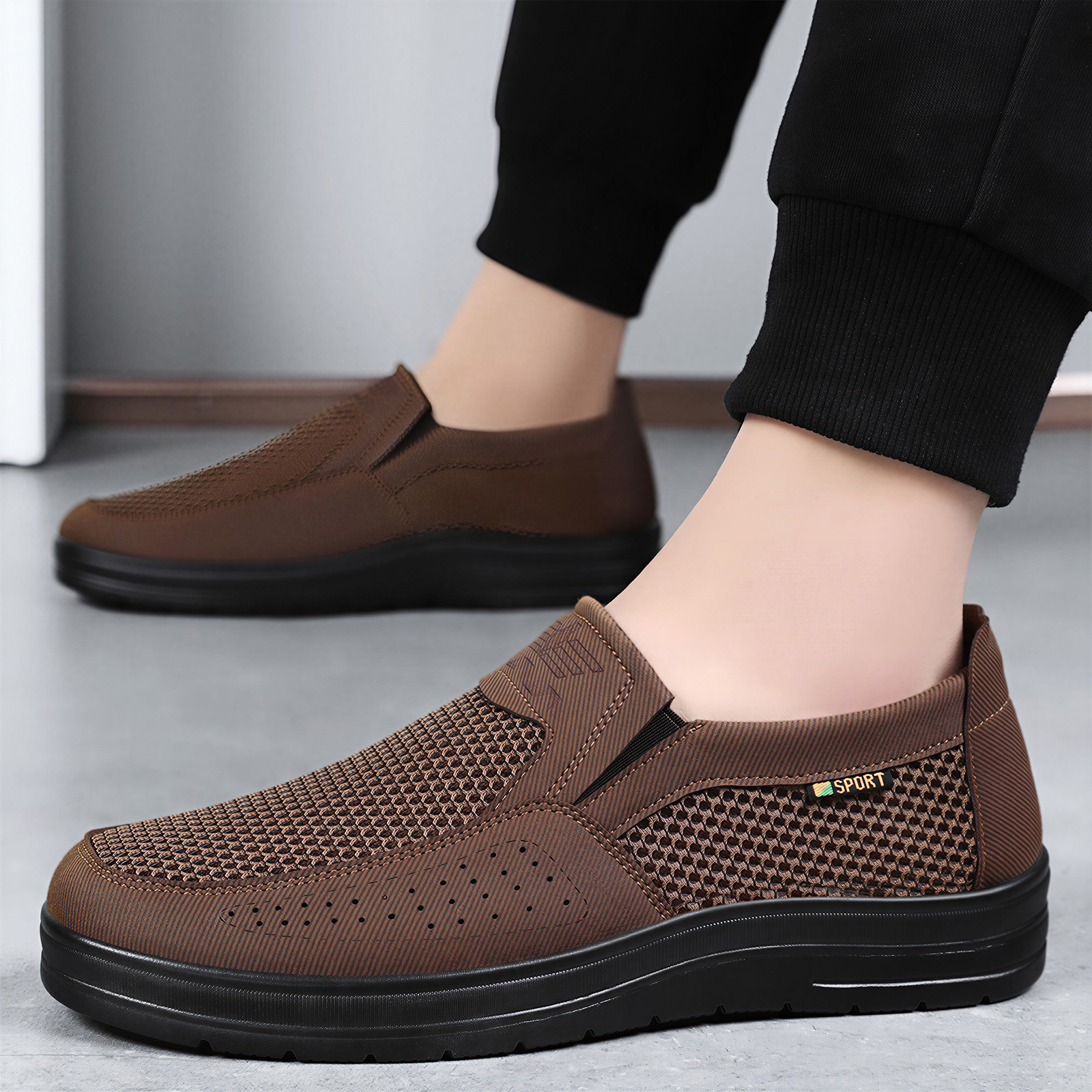 Zapatos casuales de primavera para hombre, zapatos de hombre al por mayor, zapatos de tela estilo Pekín, zapatos de malla ligeros, zapatos de papá de boca baja.