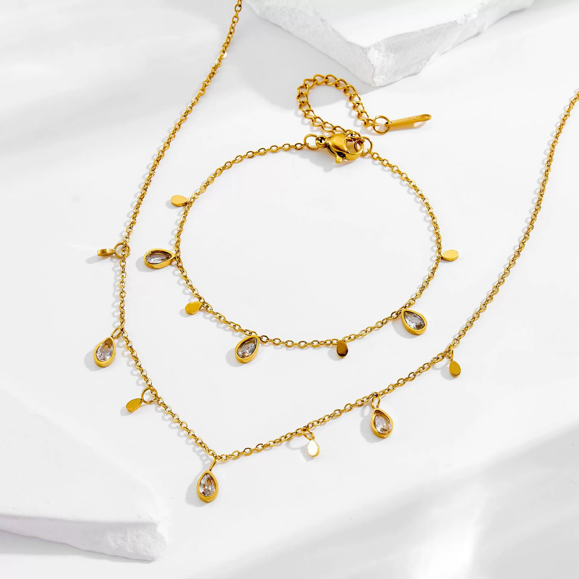 Европейское и американское универсальное ожерелье из титановой стали для женщин, легкий роскошный нишевый дизайн, цепочка на ключицу, цепочка для свитера, новый модный аксессуар