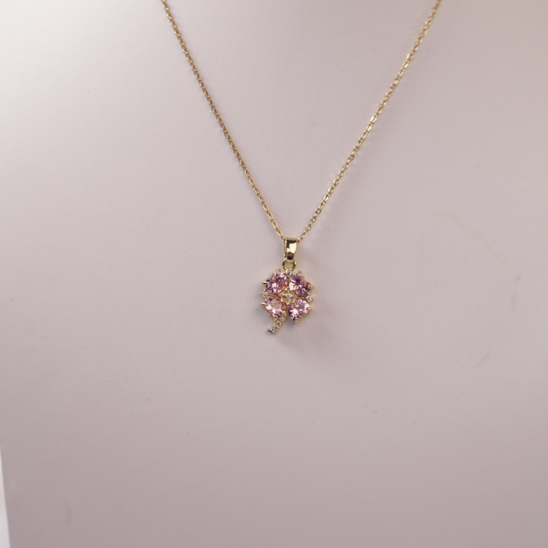 Necklace with zircon