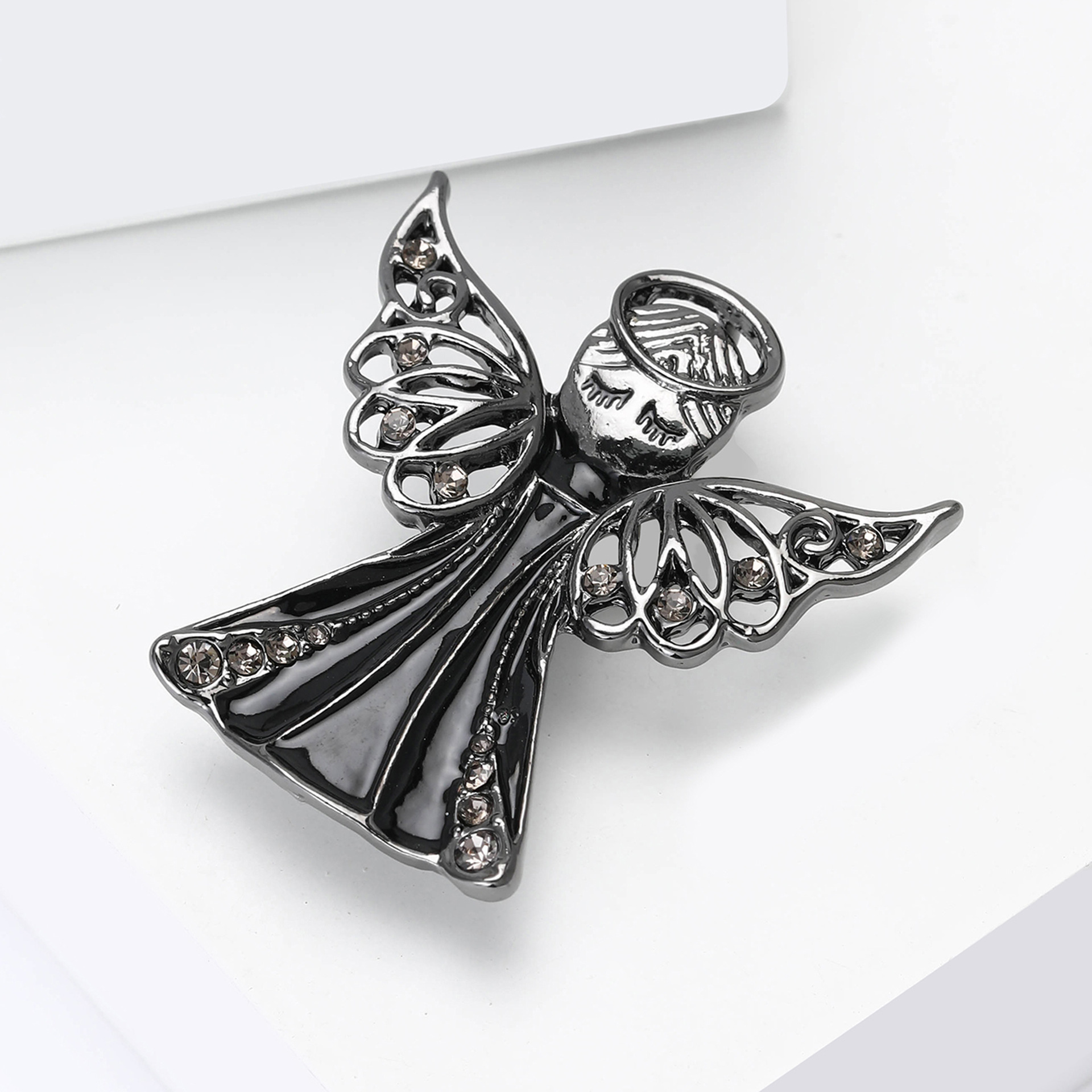 European and American Simple Alloy Enamel Angel Brooch Creative Personalized Clothing Pin Accessories Manufacturer Wholesale