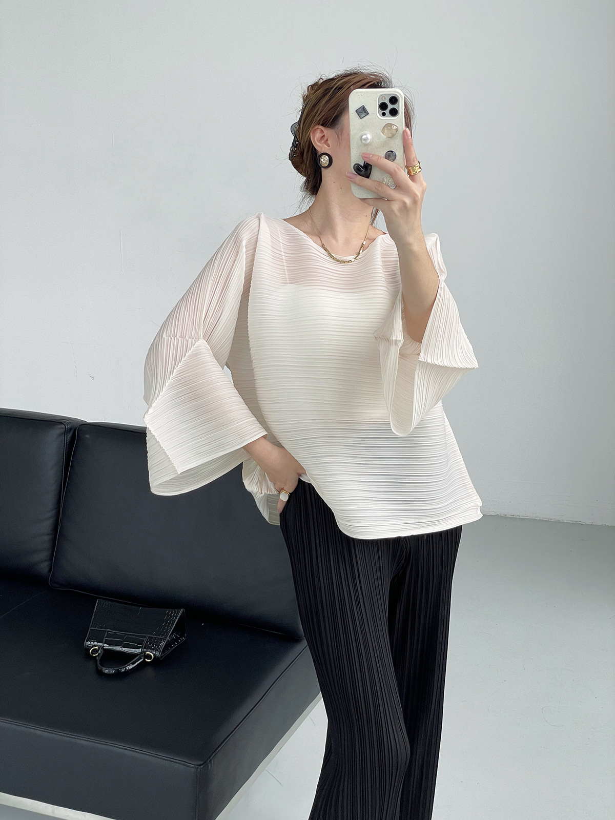 Áo thun nữ dài tay cổ tròn xếp ly giảm béo phong cách Miyake — Màu xanh lam nhạt