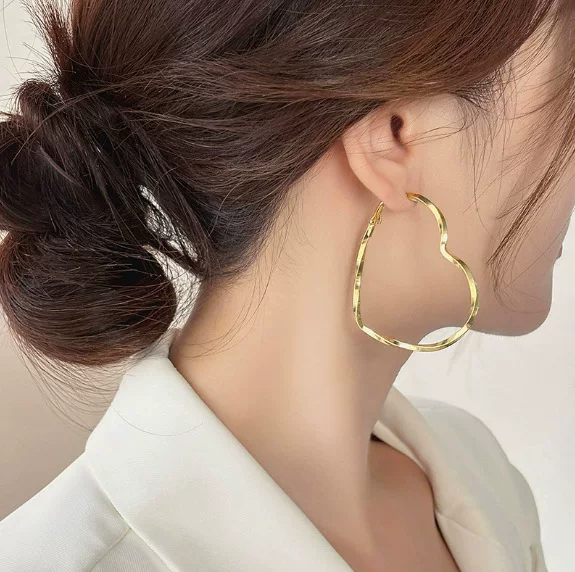 Exaggerated Design Plain Heart-Shaped Earrings, Simple and High-End Fashion, Trendy Influencer Style, New Heart Earrings for Women