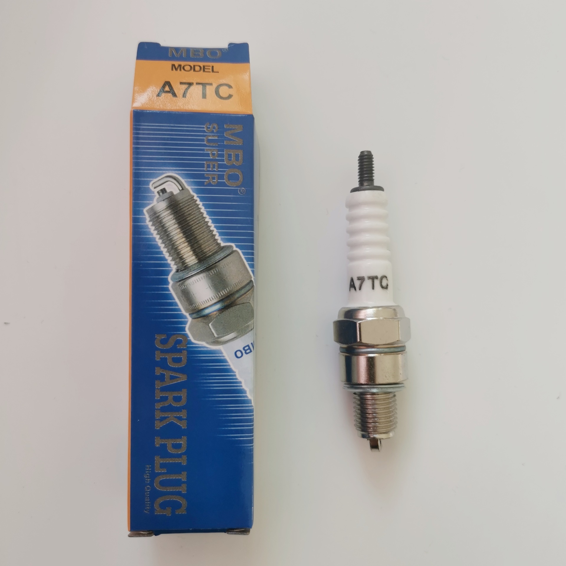 Bujia A7TC pentru motociclete 70/80/90/110 Diamond Leopard 125 D8TC oferă multe reduceri_voghion.com