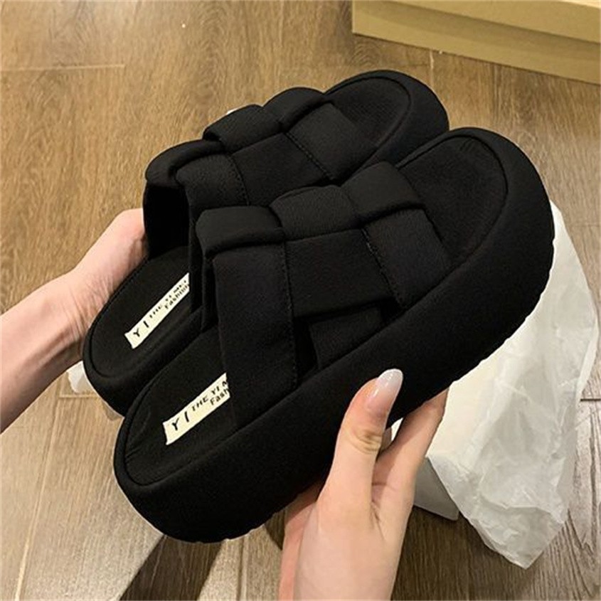 Aumentar la altura de pan negro zapatillas de verano para mujeres 2026 nuevas zapatillas de playa super caliente con falda