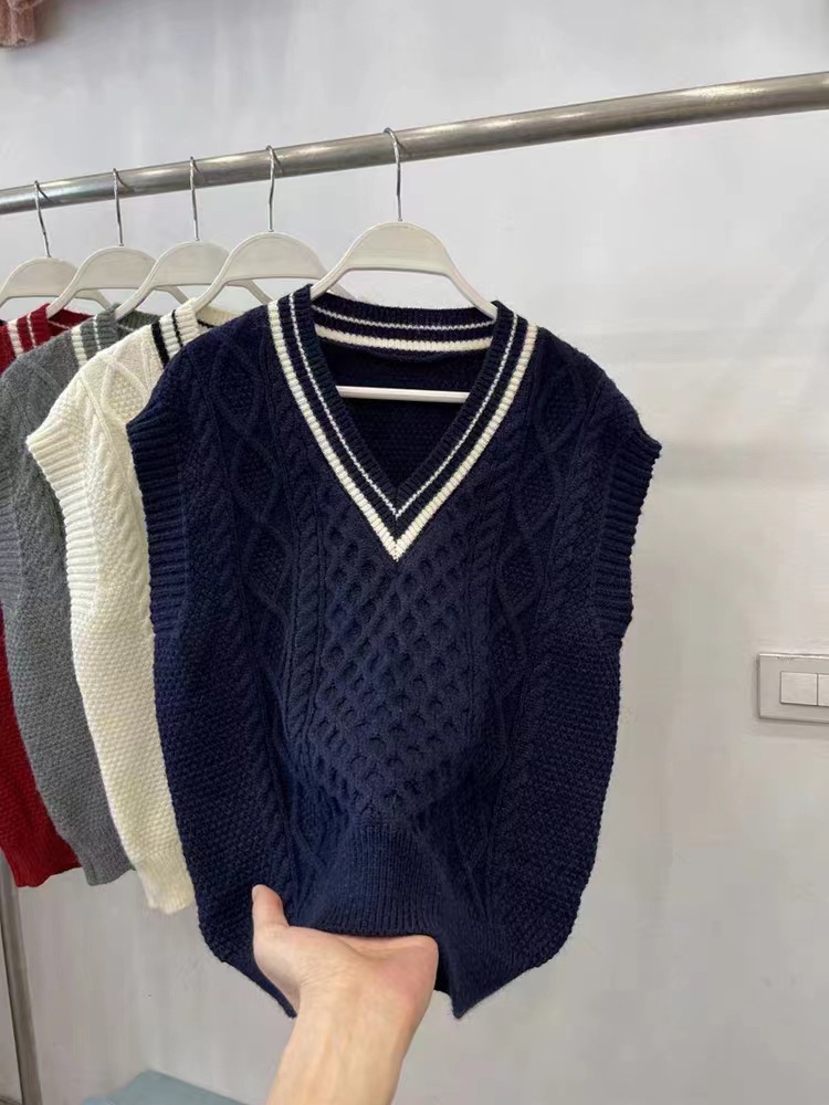 24 invierno Puyuan 2024 nueva ropa de mujer francesa chaleco de punto retro suéter de cuello en V image 6