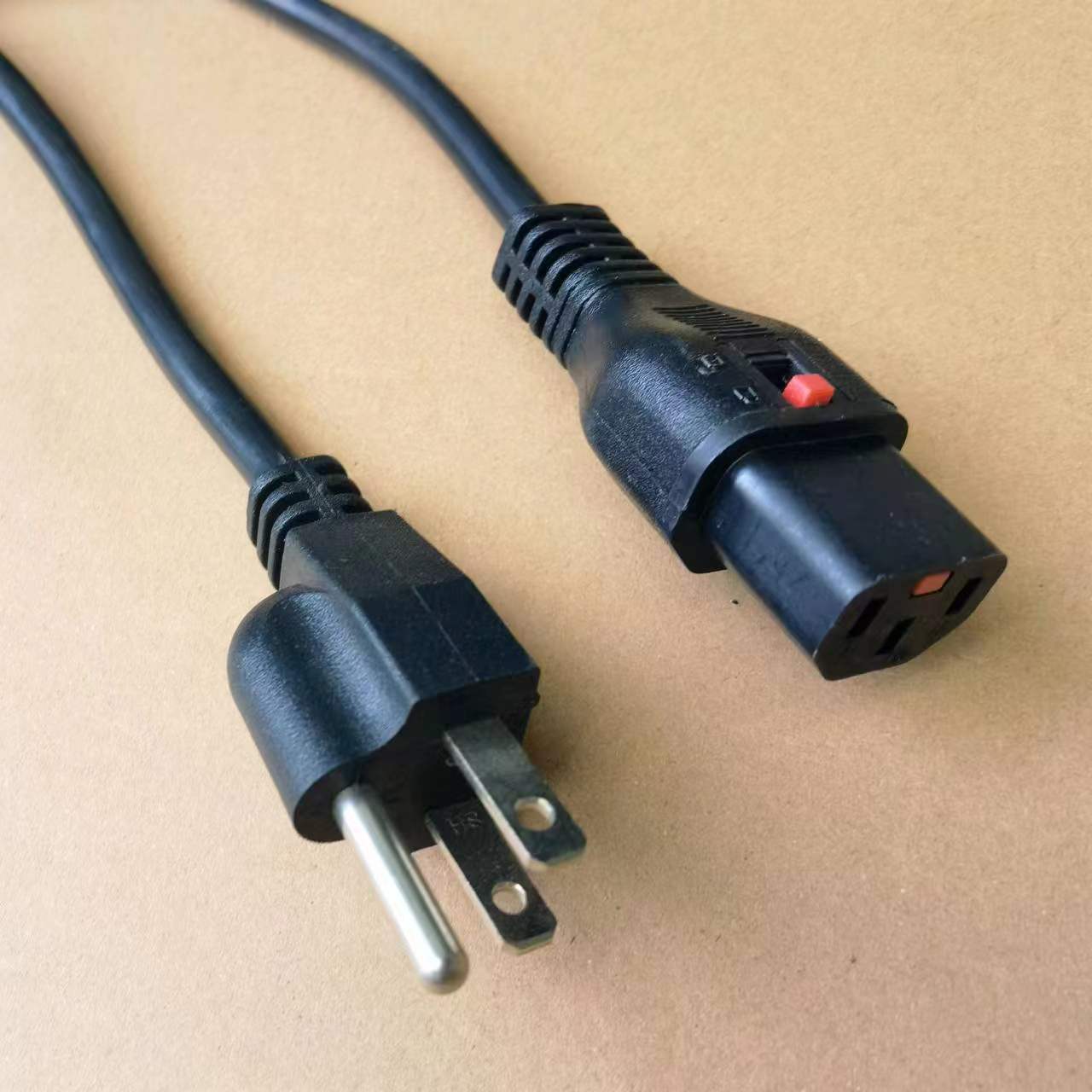 美标90度弯头有极性插头线 美式品字尾带锁插头C13/C14插头电源线