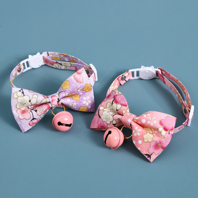 Flor de cerezo de estilo japonés campana ajustable botón de seguridad gato perro collar arco accesorios adorables mascotas
