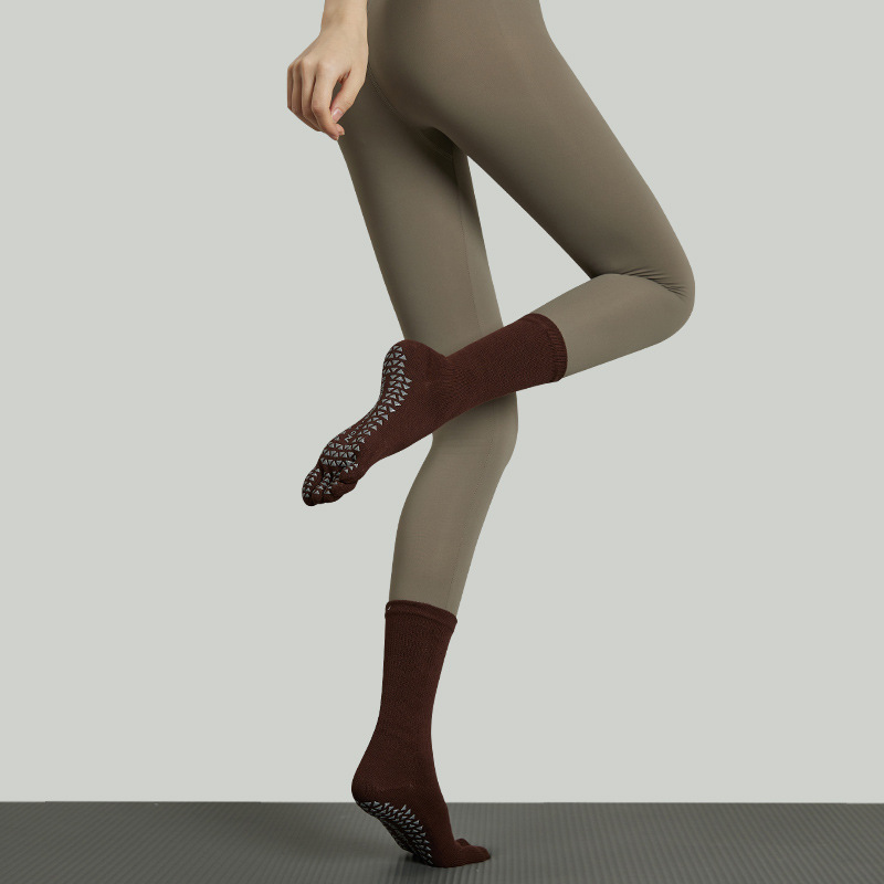 Calcetines de yoga de cinco dedos, estilo delgado de verano, calcetines profesionales antideslizantes de cinco dedos para mujer, calcetines deportivos específicos para Pilates, calcetines de fitness con punta dividida.