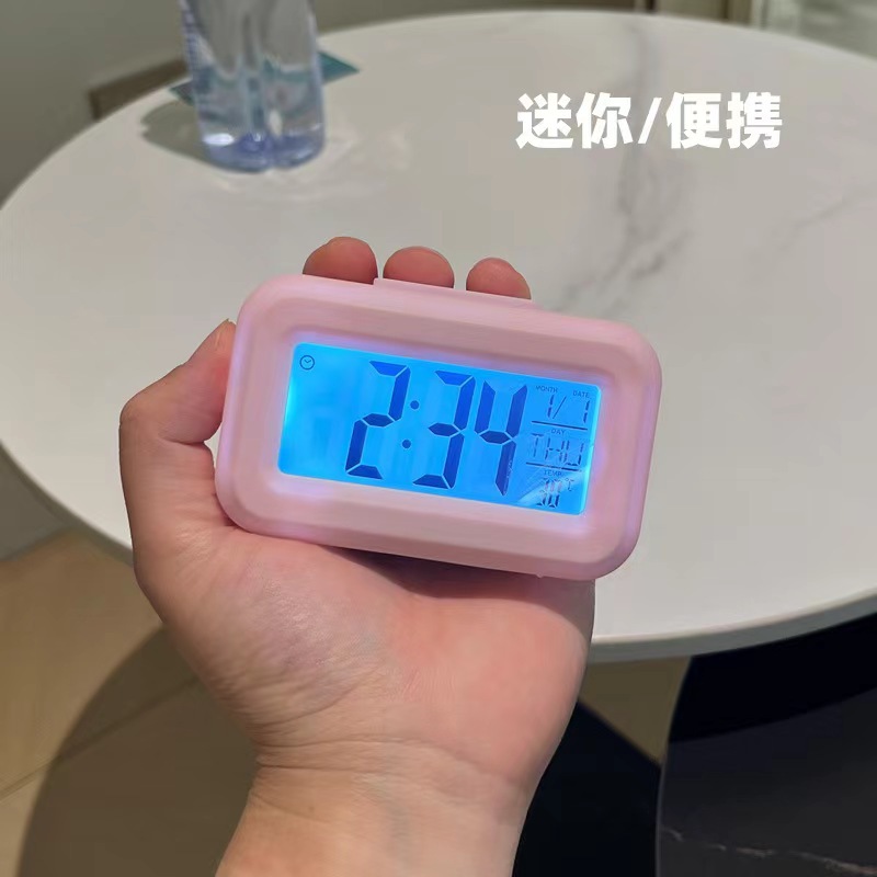2024 알람 시계 학생 어린이 스마트 데스크탑 간단한 빛나는 디지털 책상 시계 다기능 LCD 스마트 시계 도매
