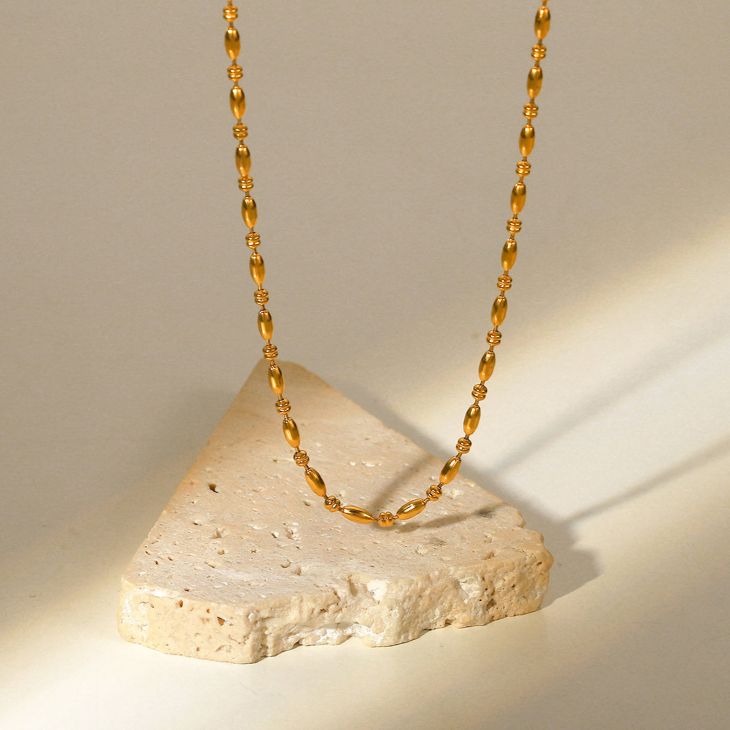 Mode Einfache 18k Gold Überzogen Oval Bead Kette Edelstahl Halskette Frauen Ornament display picture 1