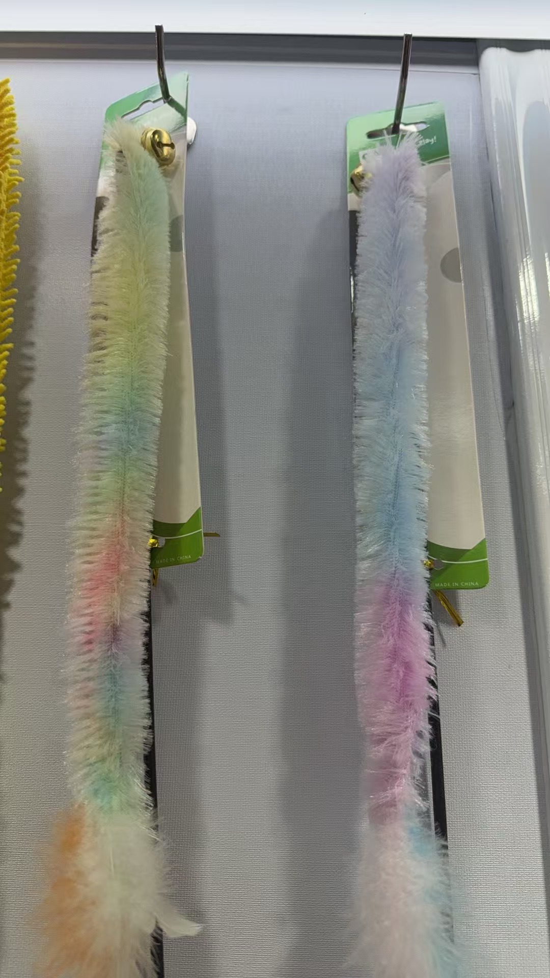 화려한 털 고양이 낚싯대