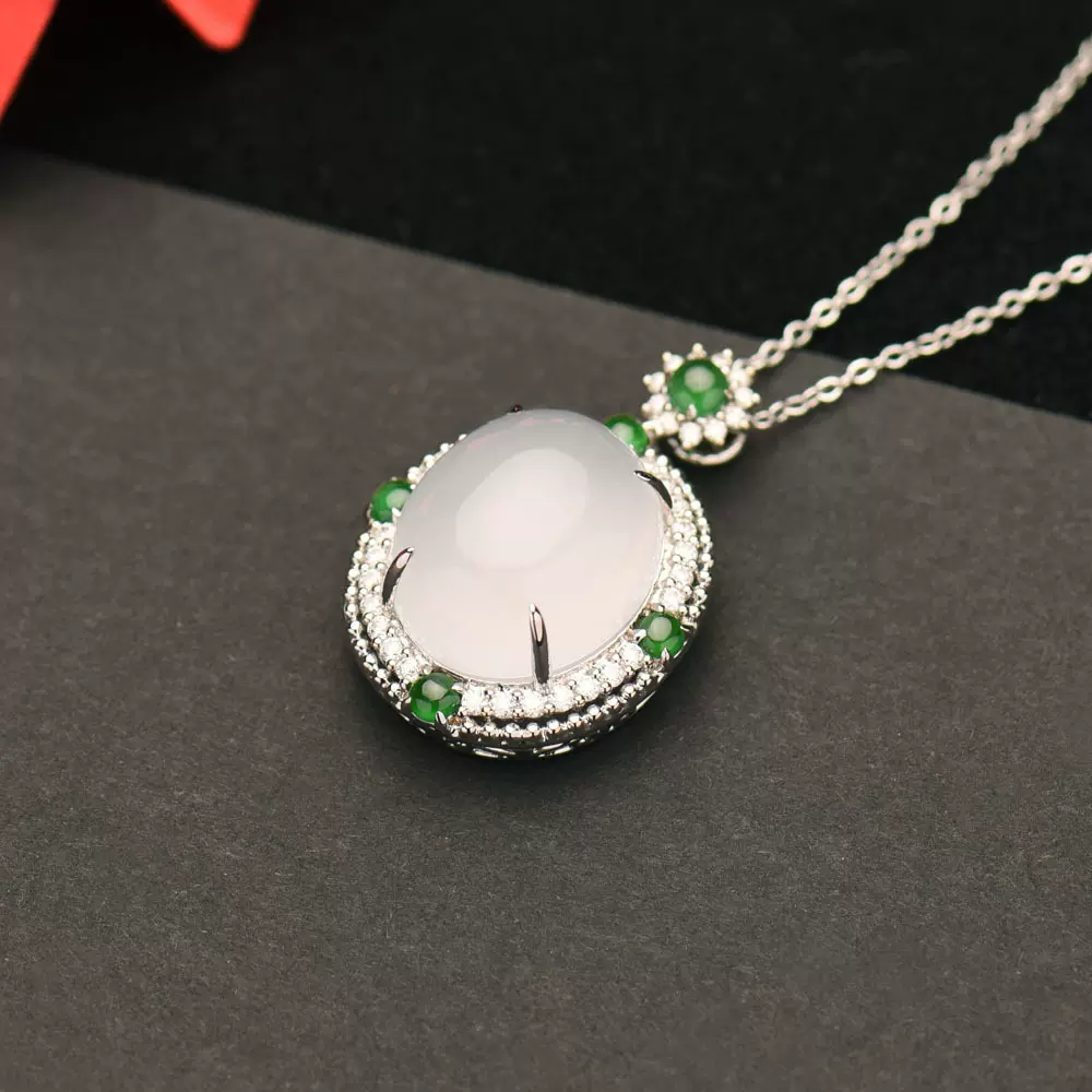 圆形蛋面戒面翡翠5颗镶嵌钻石天然天然水晶项链首饰锁骨链冰透
