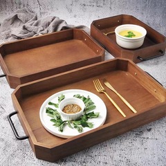 レトロな長方形の木のトレーの鉄の取っ手の家庭用の午後のお茶のお菓子の皿のコーヒーの皿のパンの果物の展示皿