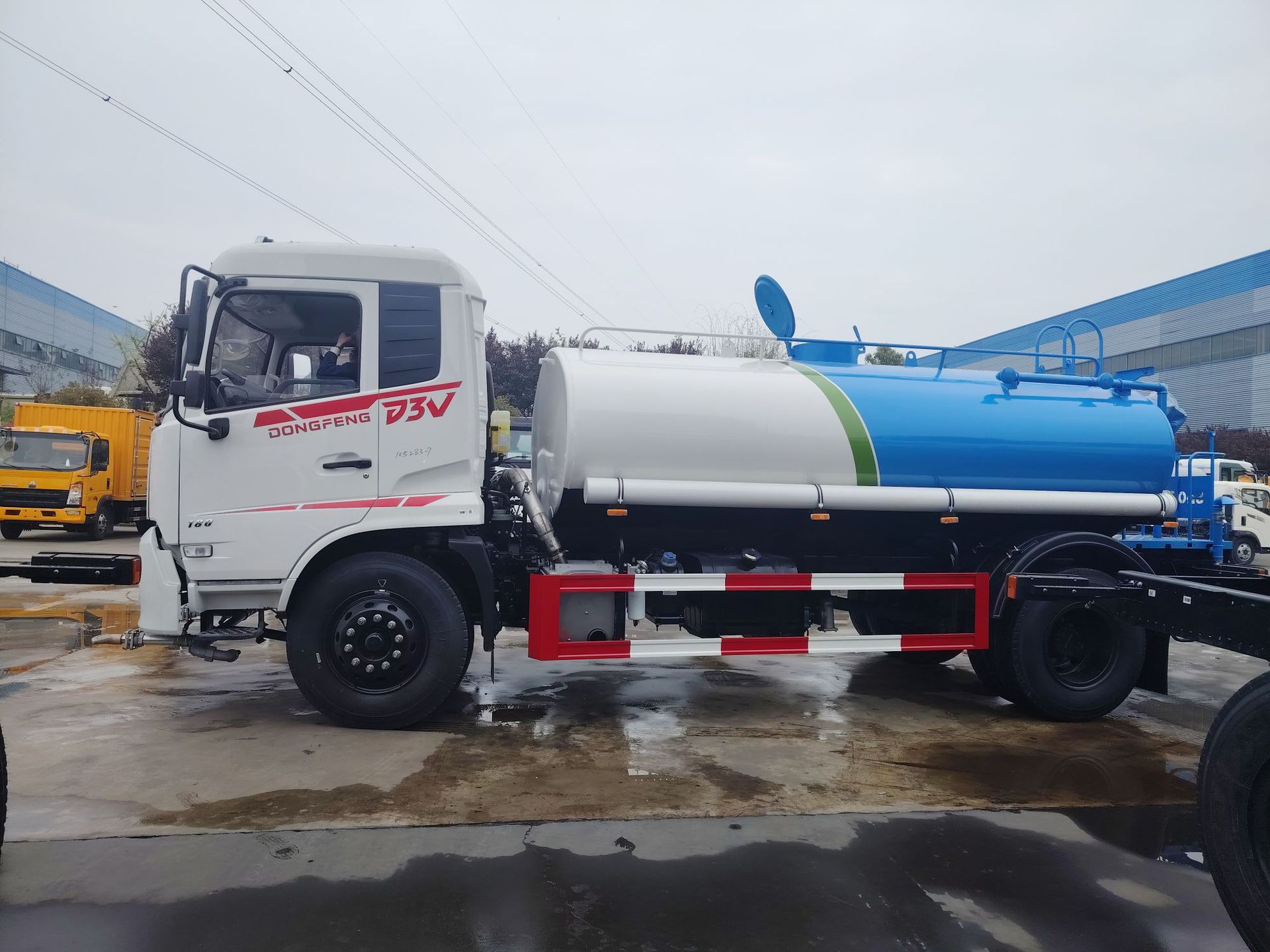 Export Foreign Trade 12-Ton Sprinkler Truck, National Standard 3, for Landscaping Spraying, Municipal Sanitation Engineering Vehicle, Landscaping Water Transport Vehicle