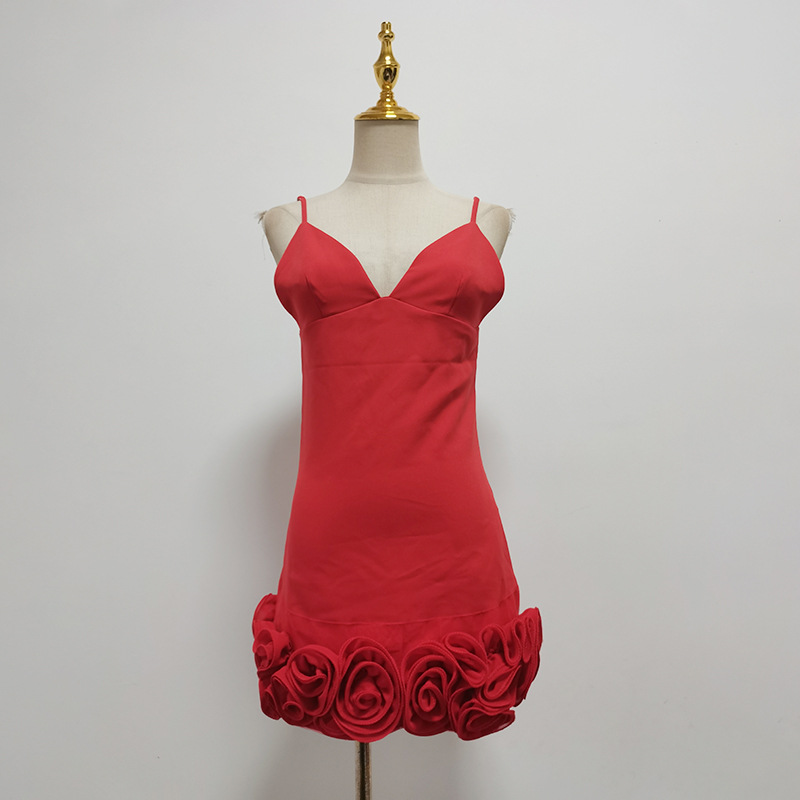 Robe courte élégante en satin pour femme – Robe de cocktail moulante taille haute sans bretelles (rouge cerise, mélange de polycoton extensible, bordure en dentelle florale)_voghion.com
