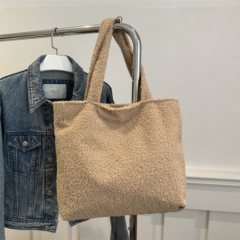 Nueva versión coreana de ocio simple otoño invierno bolso de peluche bolso de mano canasta de verduras bolso de moda de mujer