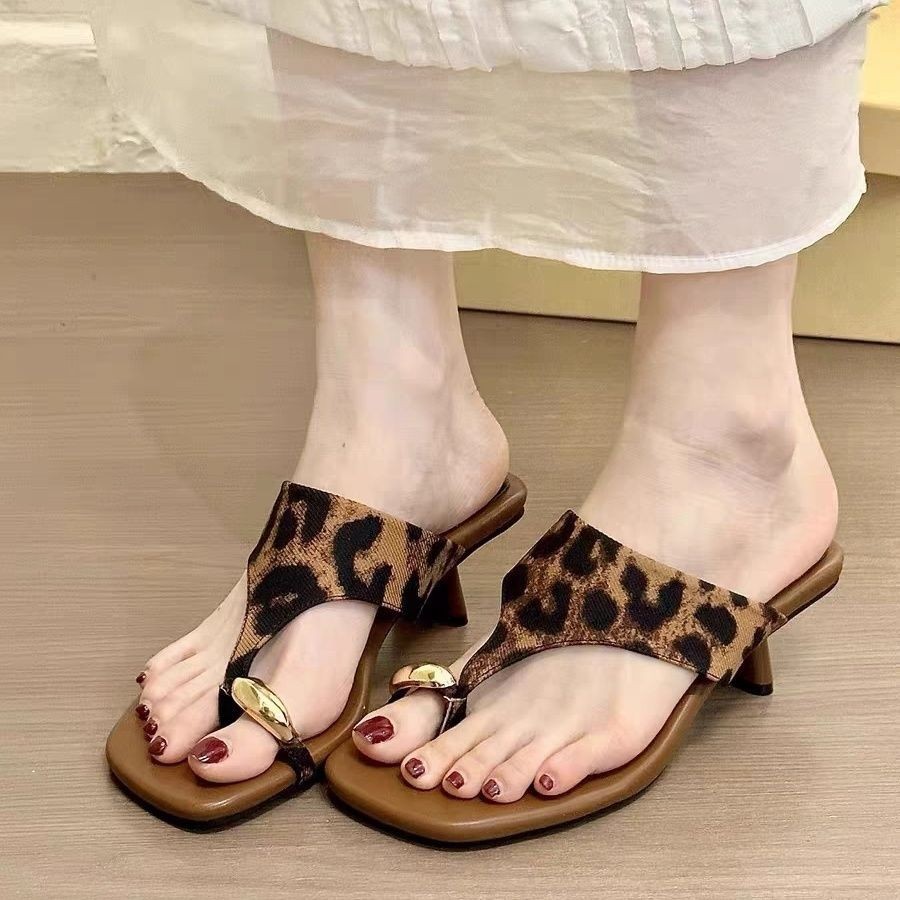 2026 nueva ropa exterior de verano con sandalias de falda zapatillas de calzado de tacones de talón