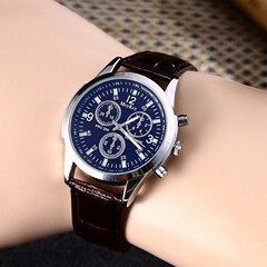 段落三目ブルーライトガラスベルトメンズ腕時計ギフトウォッチメンズクォーツ時計メーカー卸売スポットホット