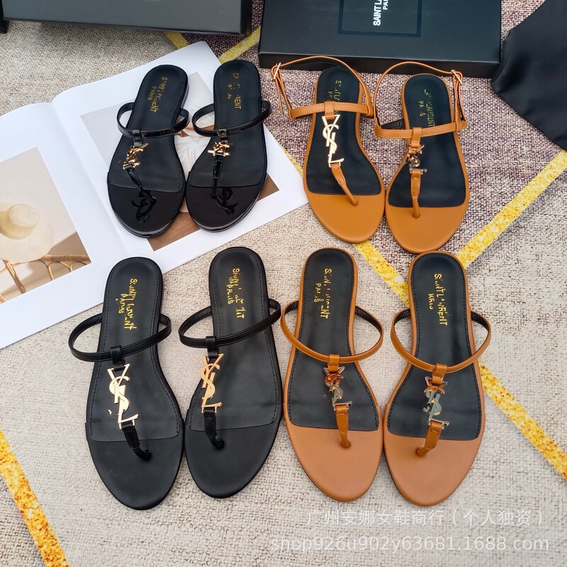 2024 New Summer Metal Thong Flats Buckle Strap Sandals for Women Ys Fashion Buckle Round Toe Herringbone Sandals