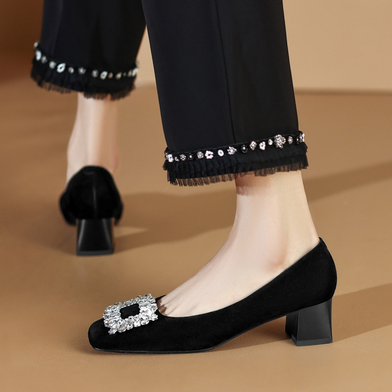 2026 nuevo estilo francés negro cuadrado temperamento zapatos de talón bajo zapatos de talón alto de diamante universal zapatos de mujer de viaje