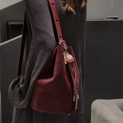 2025年新作 マット加工牛革バケットバッグ 大容量ショルダーバッグ 本革レディースバッグ 通勤トートバッグ 工場卸売