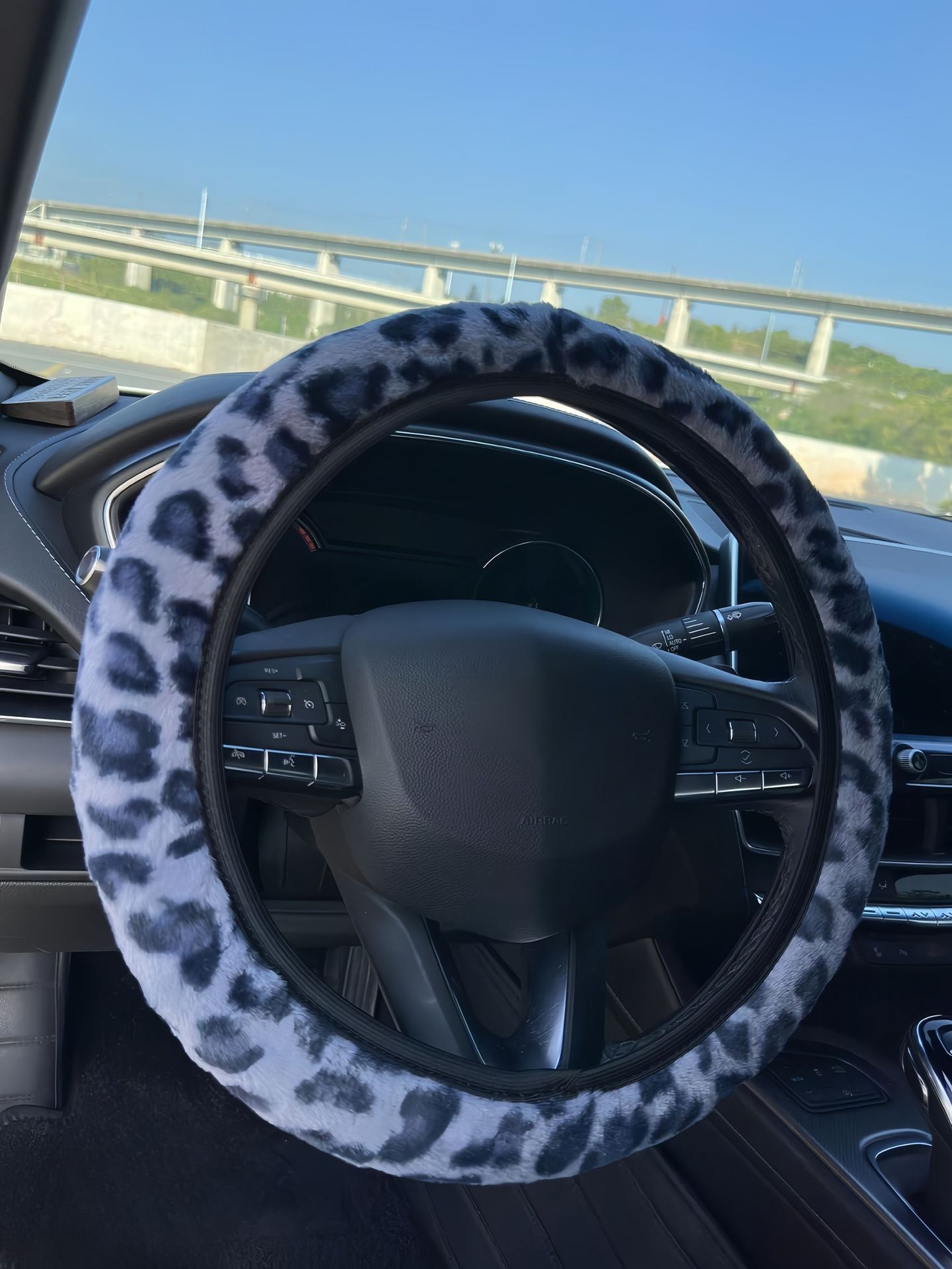 Cross-Border Dropshipping Car Steering Wheel Cover Leopard Print Thickened Winter Cute Non-Slip Warm Leopard Print Rabbit Fur Handle Cover