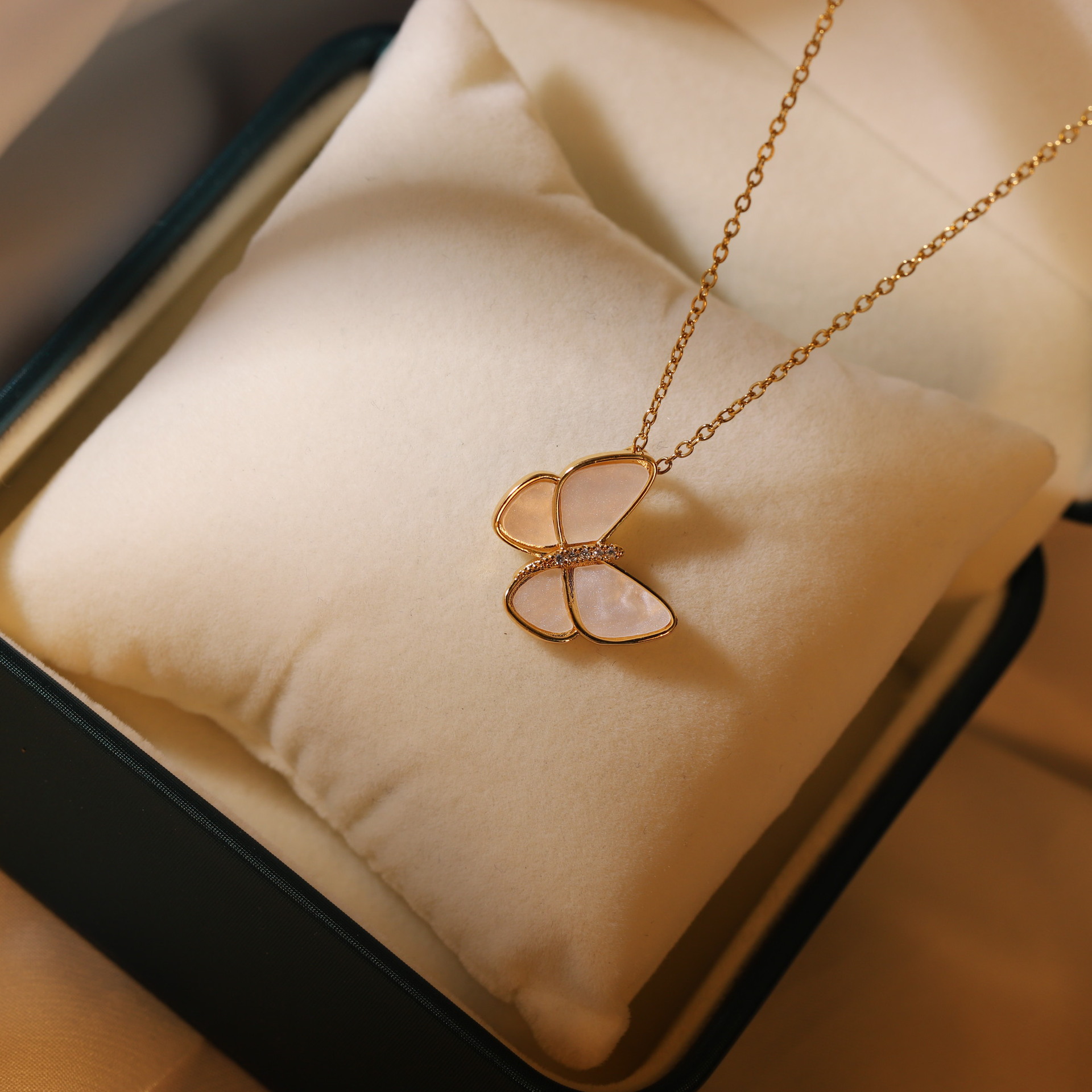 Fashion Butterfly Titanium Steel Inlay Zircon Pendant Necklace 1 Piece