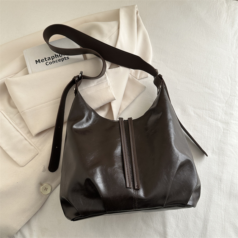 Alta sensación de viaje retro bolso de hombro de invierno 2024 nuevo bolso de mujer bolso de cuero suave brazo bolso de trabajo moda