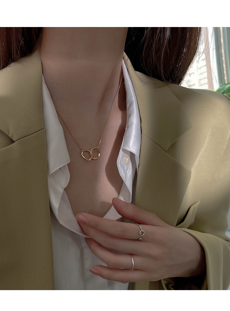 Collier à anneaux entrelacés Mobius pour femme, tendance sur Instagram, design simple et original, chaîne asymétrique pour le cou._voghion.com