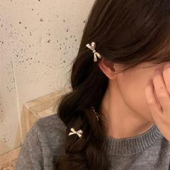 金属の蝶結びのヘアピンの甘いクールな少女の小さいサイズの前髪のクリップの端のカモの口のヘアアクセサリー