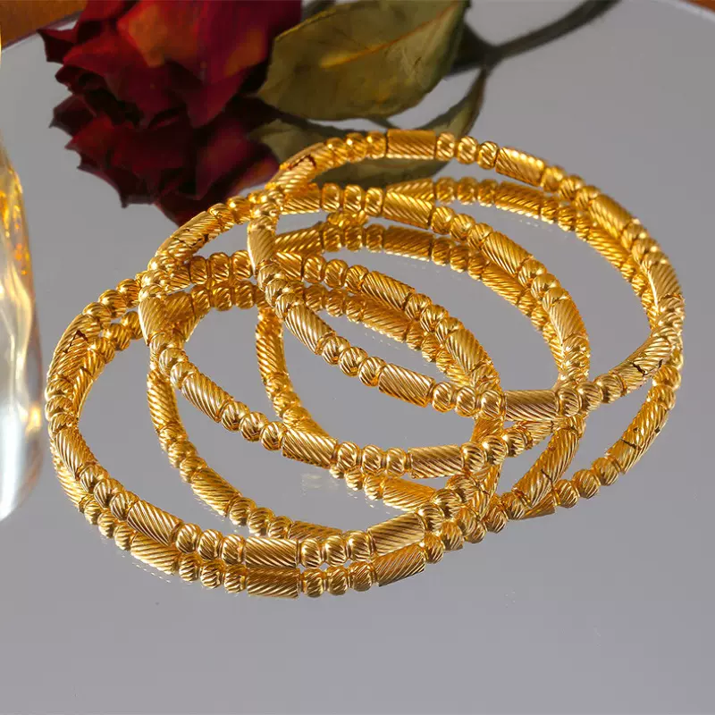 欧美高级感手饰外贸批发女式电镀金色女不掉色饰品批花钛钢手镯