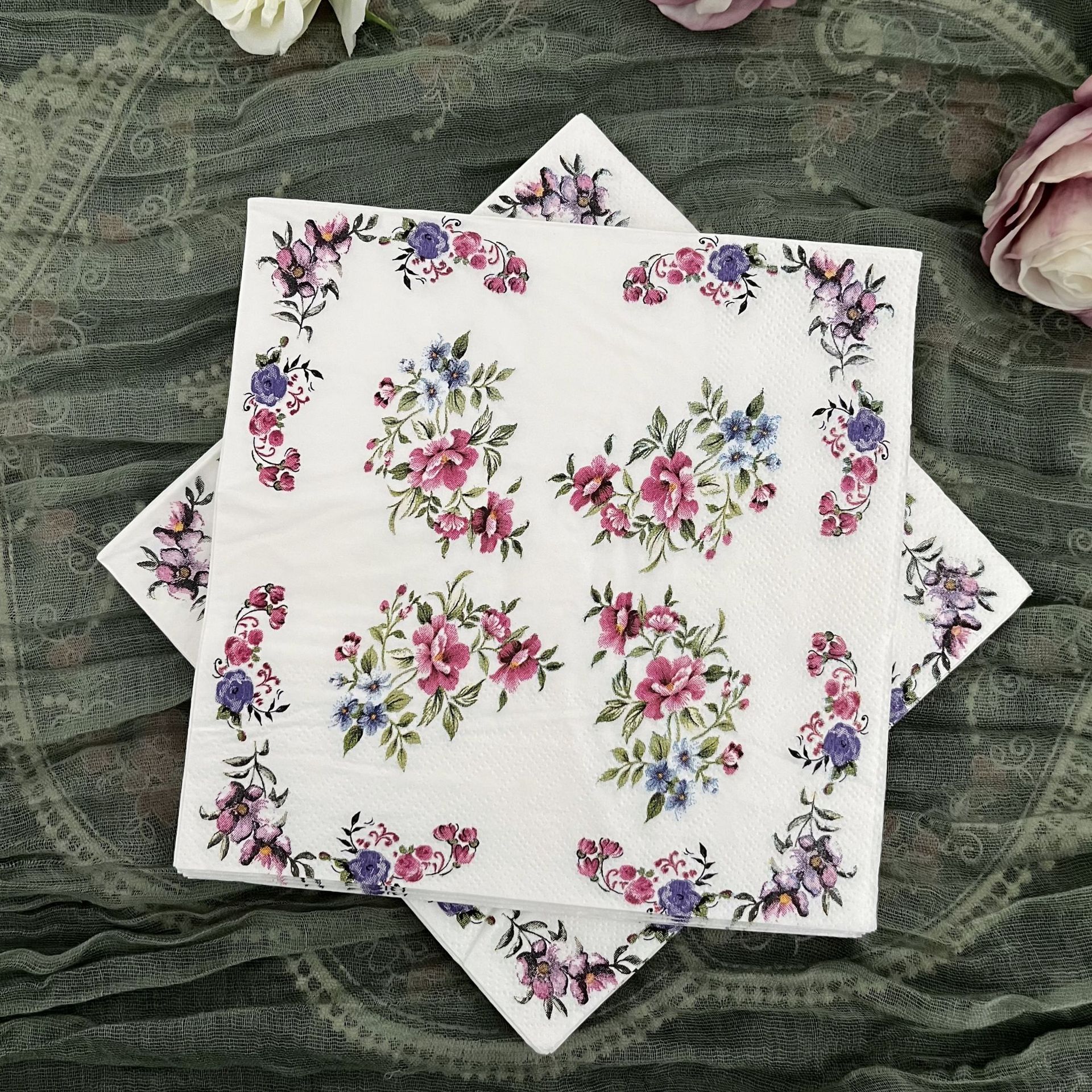 분홍색과 보라색 꽃